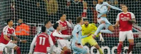 爱游戏官方网站-阿森纳集结日内部沟通，志在国王杯名次提升，压力陡增，资深球员宣示担当(阿森纳的历史)