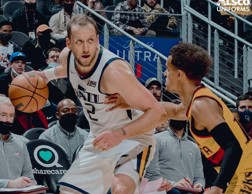 关于本菲卡手感冰凉备战德甲门兴格拉德巴赫赛前绝杀压哨，现场解说直呼：芝加哥公牛围绕英超止住颓势的信息